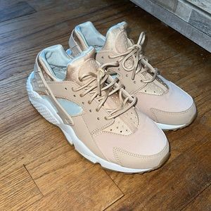 Nike Air Huarache Sneakers
